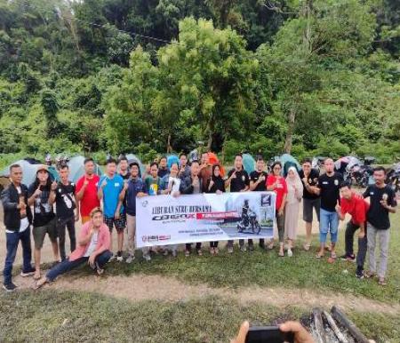 Para peserta dari komunitas CB150X dengan PT CDN Riau di wisata Gema, Kampar.(foto: istimewa)